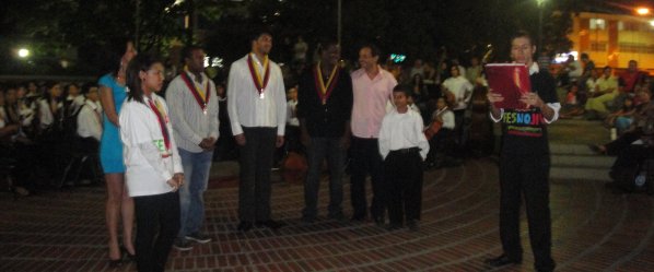 The plaque is presented at the outdoor concert in Acarigua-Araure